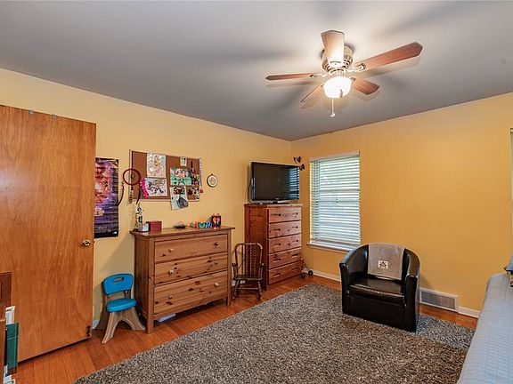 5th image of 824 Carney Dr