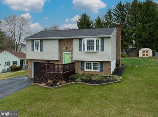 3345 Taunton Dr, York, PA 17402