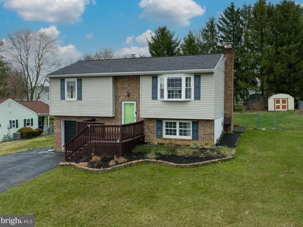 3345 Taunton Dr, York, PA 17402