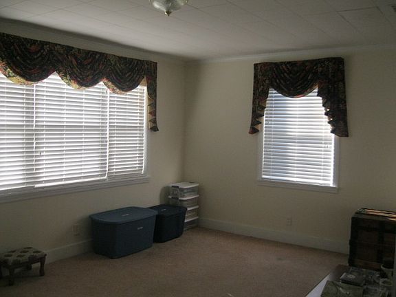 4th image of 300 E Howard St