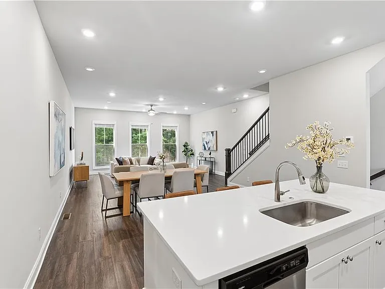 857 Constellation Dr — Photo 10