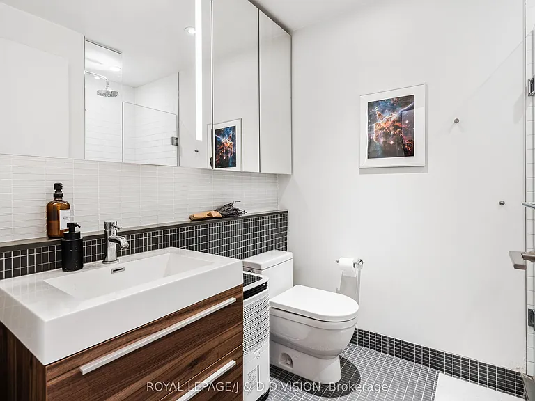 8 Dovercourt Rd #207 — Photo 24