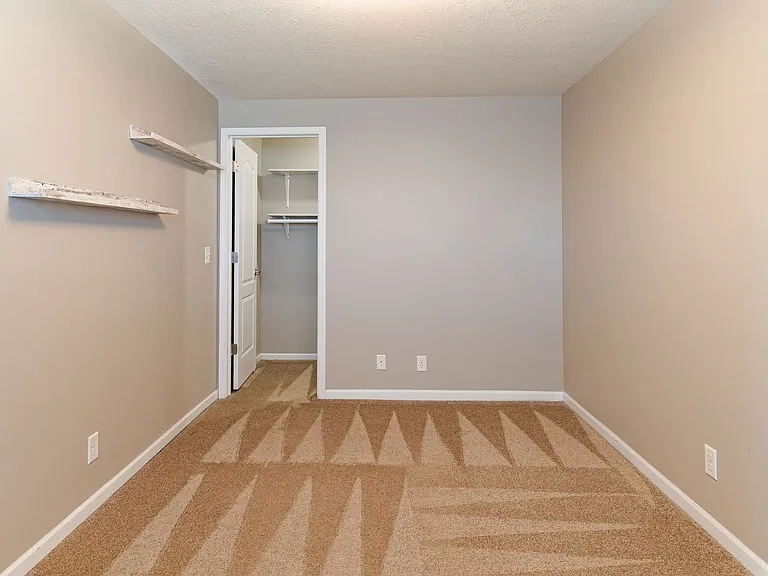 19160 Drexel Cir — Photo 18