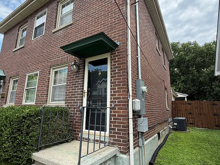 220 N 1st St — Photo 3