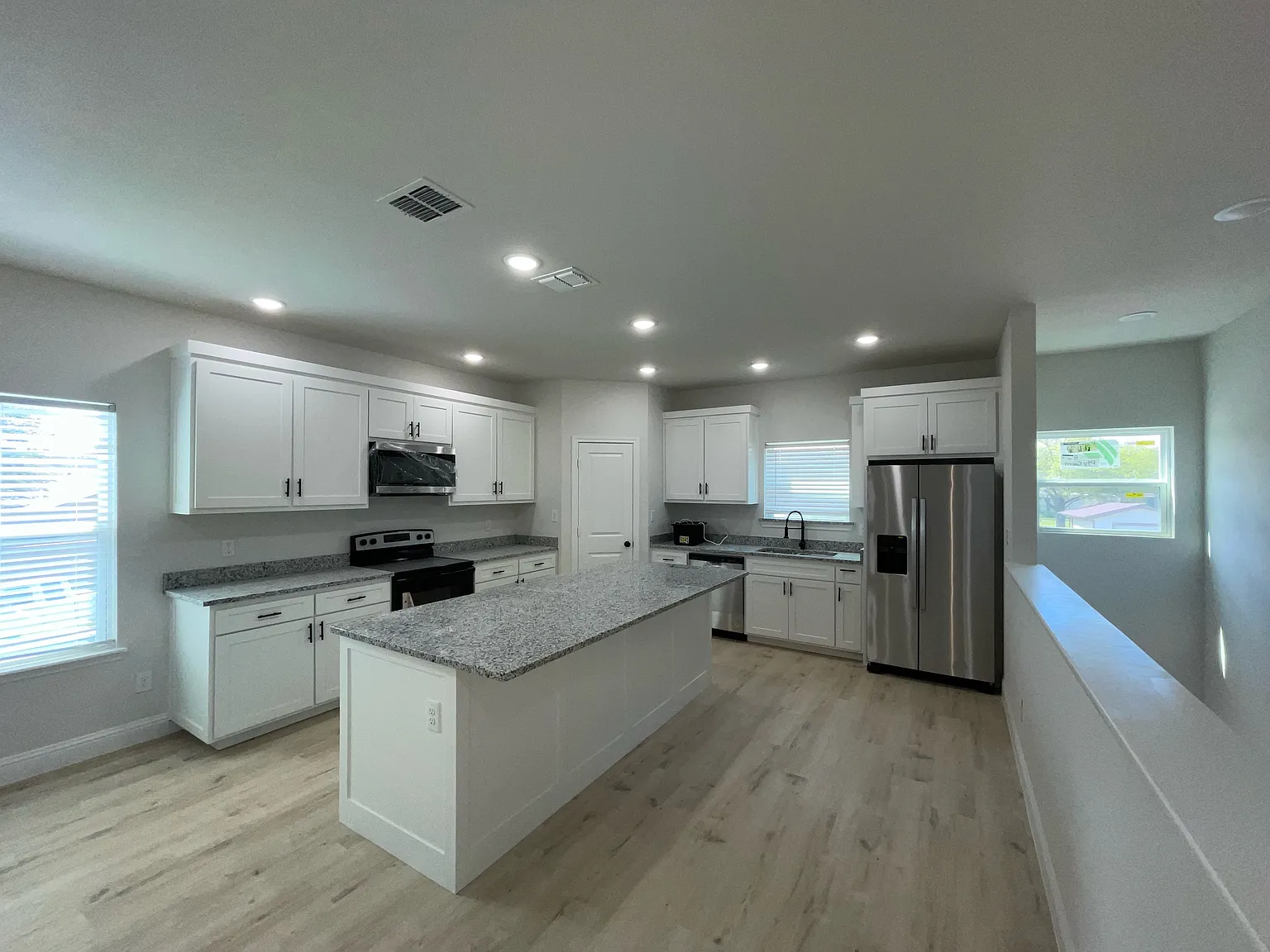 3 bed, 1600 sqft, $2,000 — Photo 3