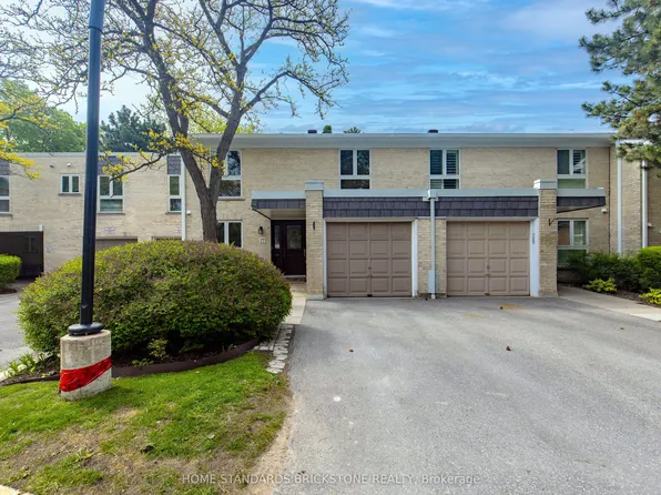 27 Proudbank Millway #50, Toronto, ON M2L 1P3