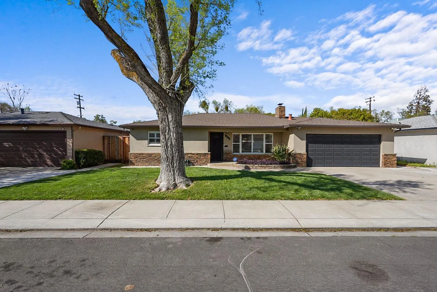 1413 Ashwood Dr photo 1
