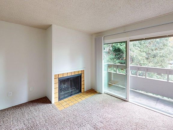 1 Bed 1 Bath - Living Room