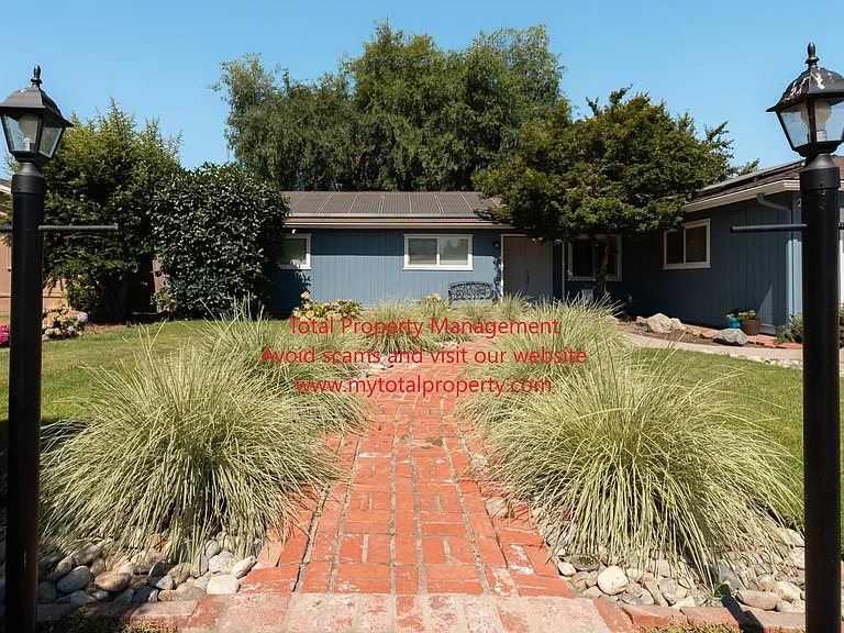 2533 S Dollner St — Photo 1
