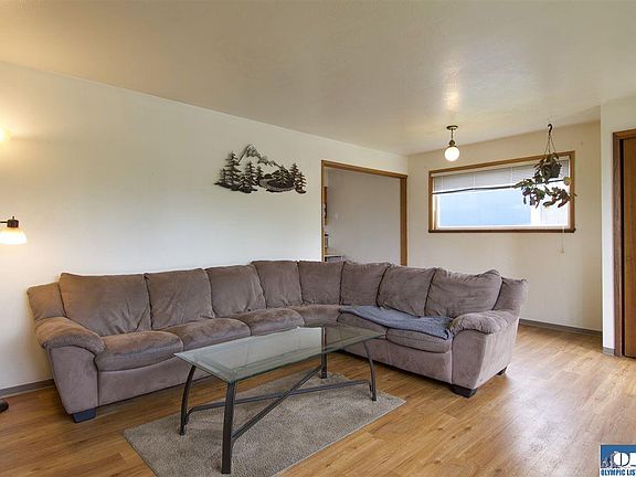 5th image of 102-114 E Park Ave