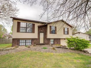 339 Bachman Ln, Godfrey, IL 62035