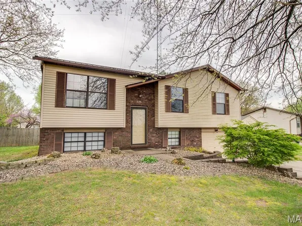 339 Bachman Ln, Godfrey, IL 62035