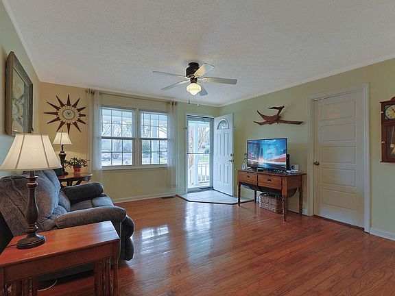 5th image of 525 Sims Dr.