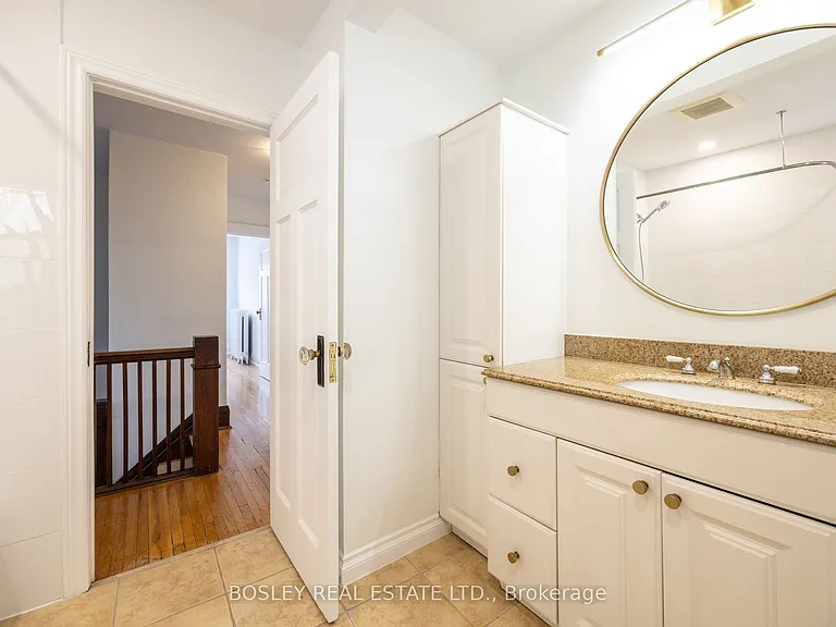 88 Manor Rd E — Photo 31