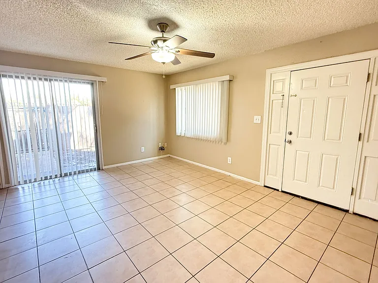 5244 W Lynwood St — Photo 5