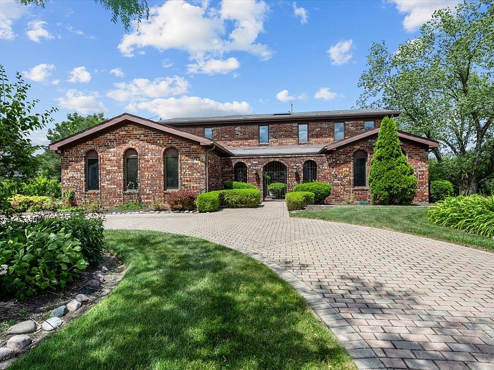 1st image of 407 Royal Glen Ct