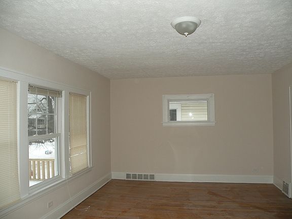 3rd image of 3357 Desota Ave #2