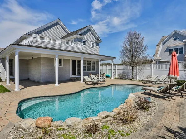 5 Coastline Dr, Mashpee, MA 02649