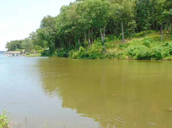 1 Wilson Lake Shrs, Muscle Shoals, AL 35661