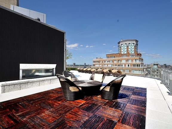 4th image of 200 W 72nd St APT 6N