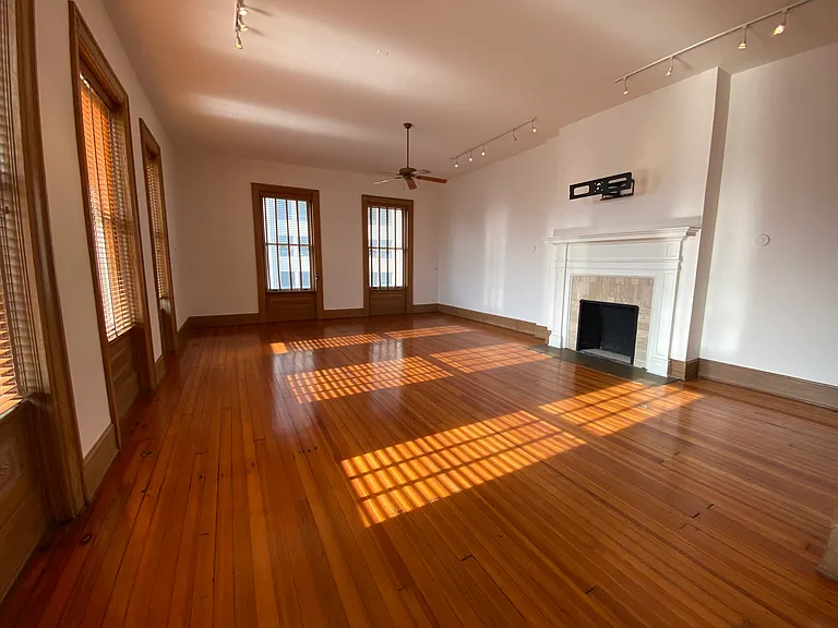 235 E Commerce St #400 — Photo 10