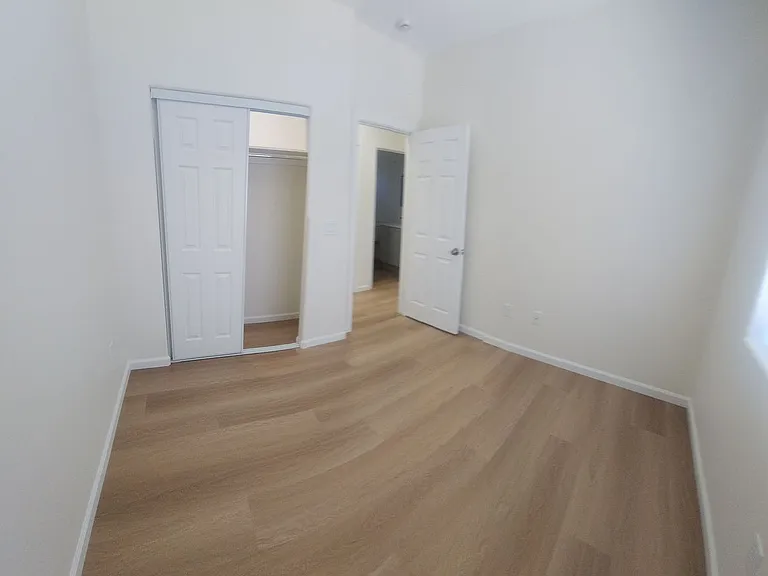550-554 556 Foothill Blvd — Photo 77