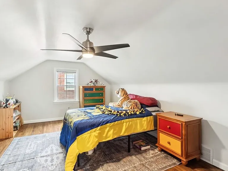 17912 Lomond Blvd — Photo 11