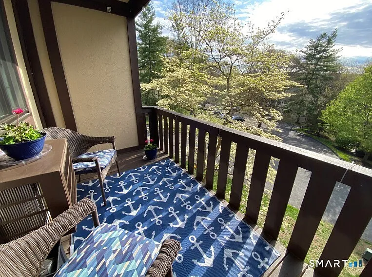 6 Canterbury Ct #6 — Photo 11