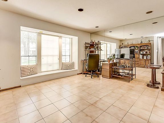 5th image of 12935 Trail Hollow Dr