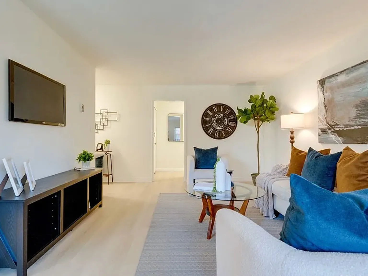 3 bed, 1221 sqft, $4,500 — Photo 3