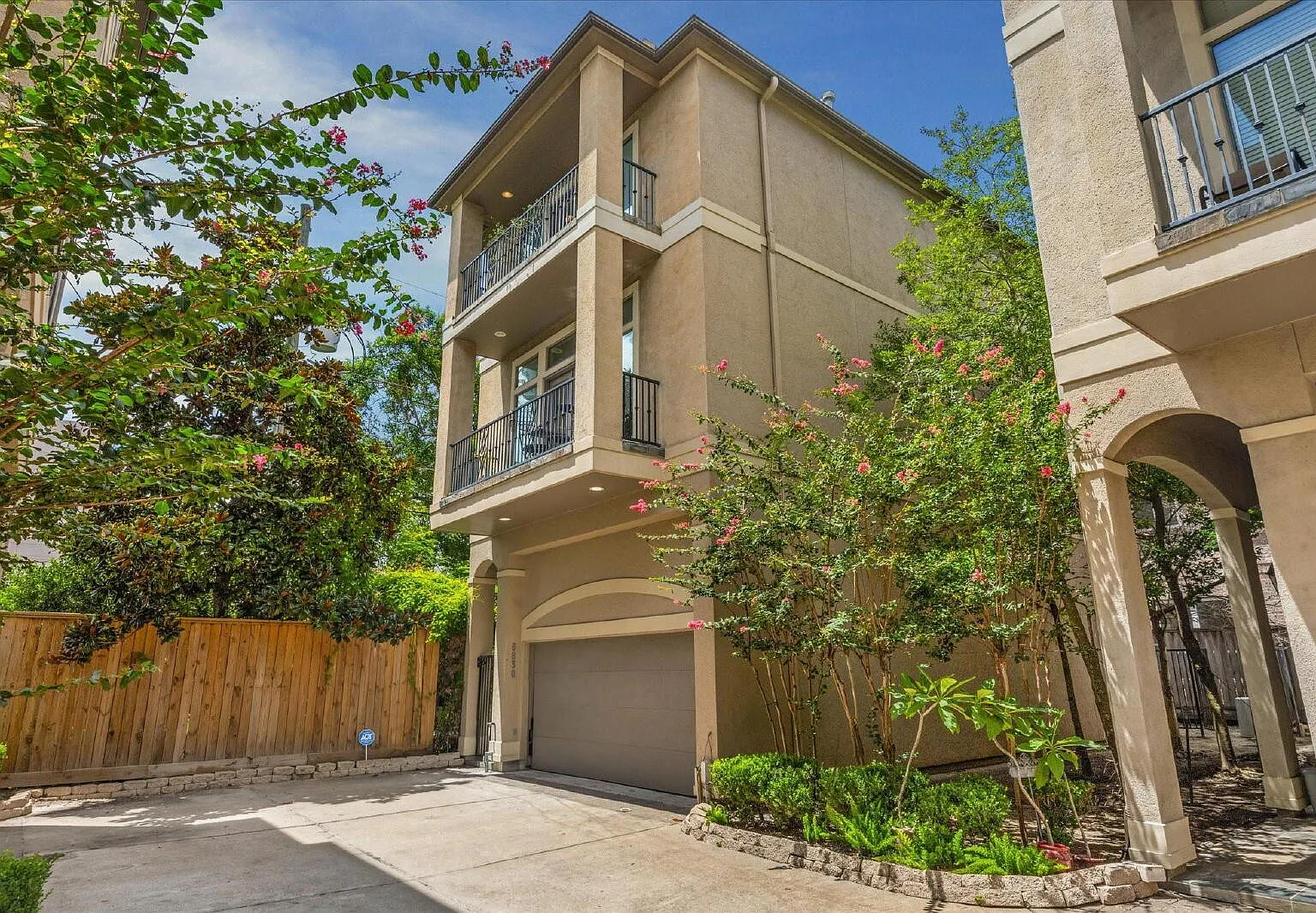 3 bed, 3.5 bath, 2509 sqft, $3,200 — Photo 1