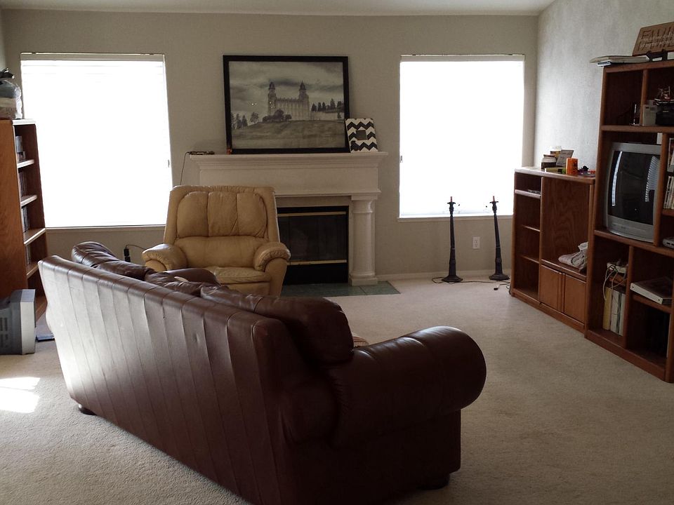 Living room as seen from front entryway