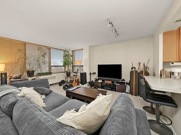 5th image of 1460 N Sandburg Ter APT 705