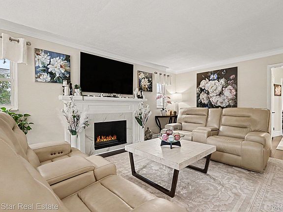 4th image of 15283 Couzens Ave