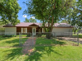 1136 S Maple Ave, Bartlesville, OK 74003