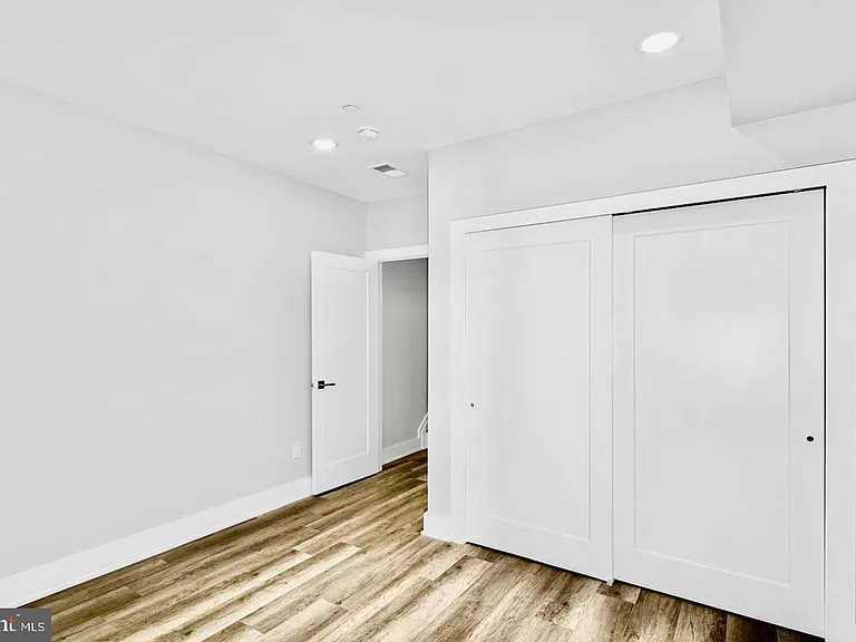Brand New Luxury Apartments — Photo 18