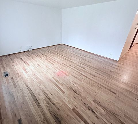 3rd image of 113 NE 12th Ave