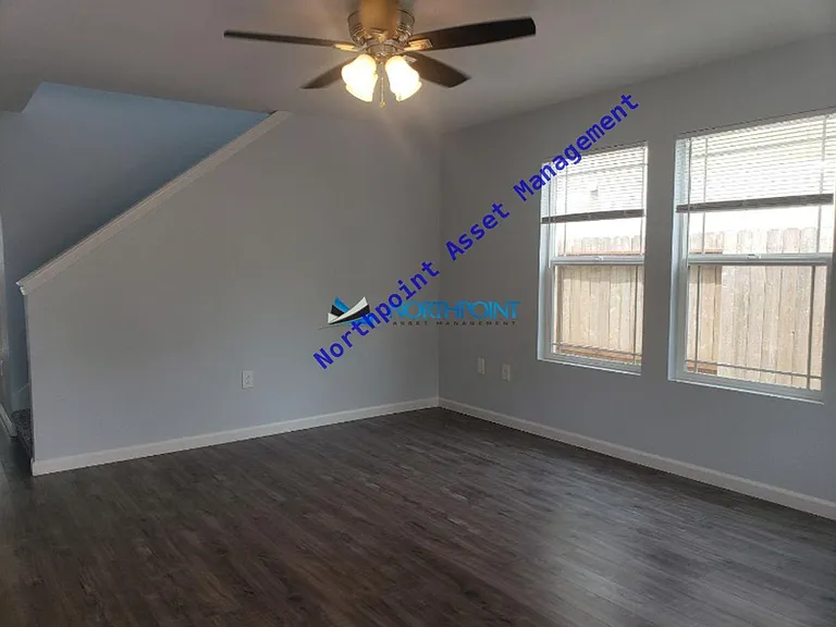 7416 Mimosa Way — Photo 3