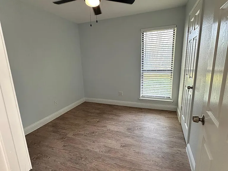 Dalewood Ln — Photo 23