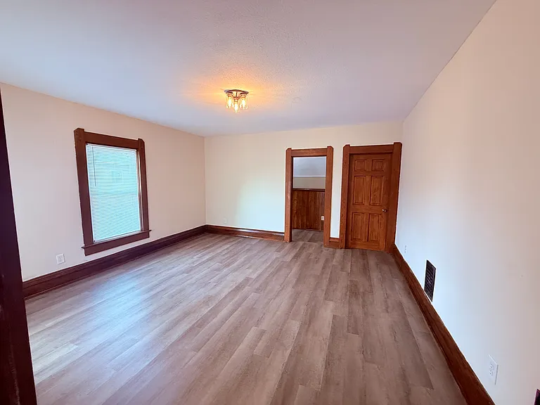 434 S Perry St — Photo 8