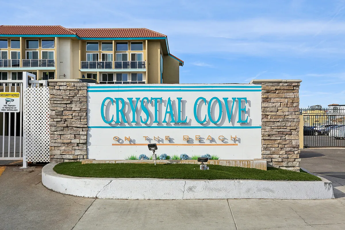 Crystal Cove Apartments - Crystal Cove