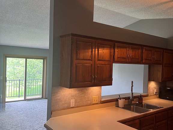 4th image of 11139 Edgewood Cir N