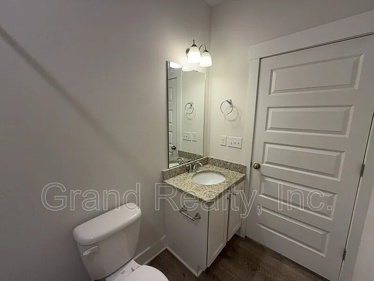 5869 Danbury Blvd — Photo 16