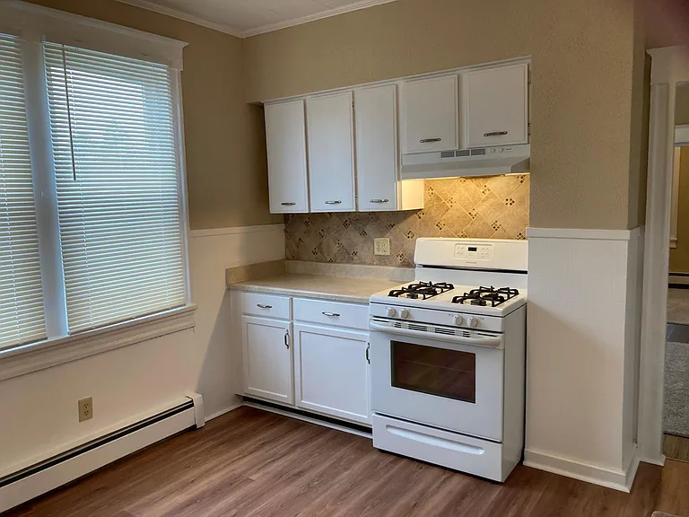 147 W Church St #B — Photo 8