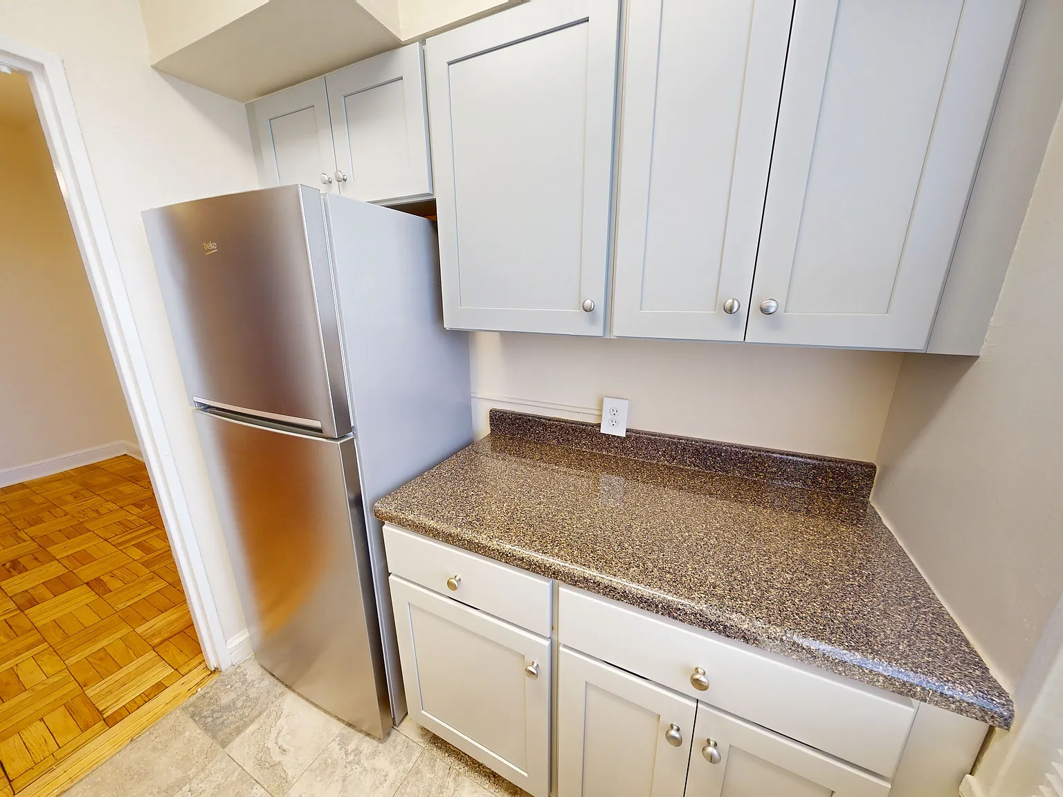 1401 Sheridan — Photo 3