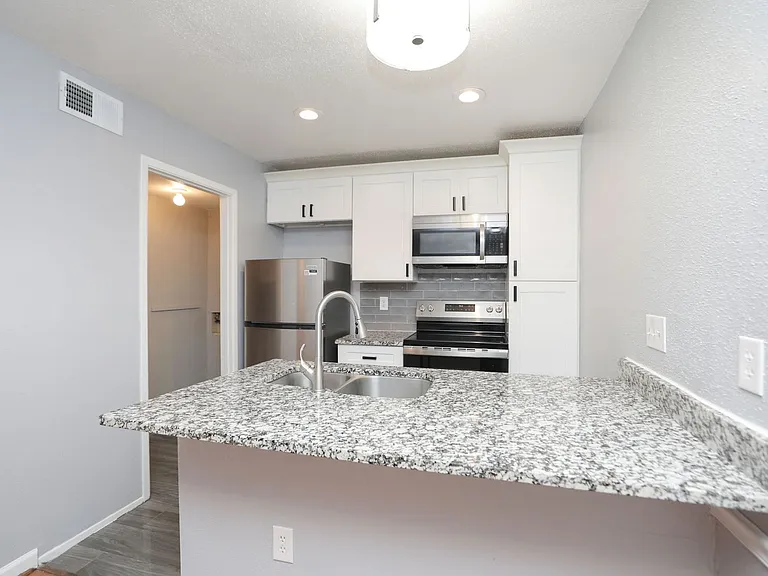 2100 Wilcrest Dr #127 — Photo 10