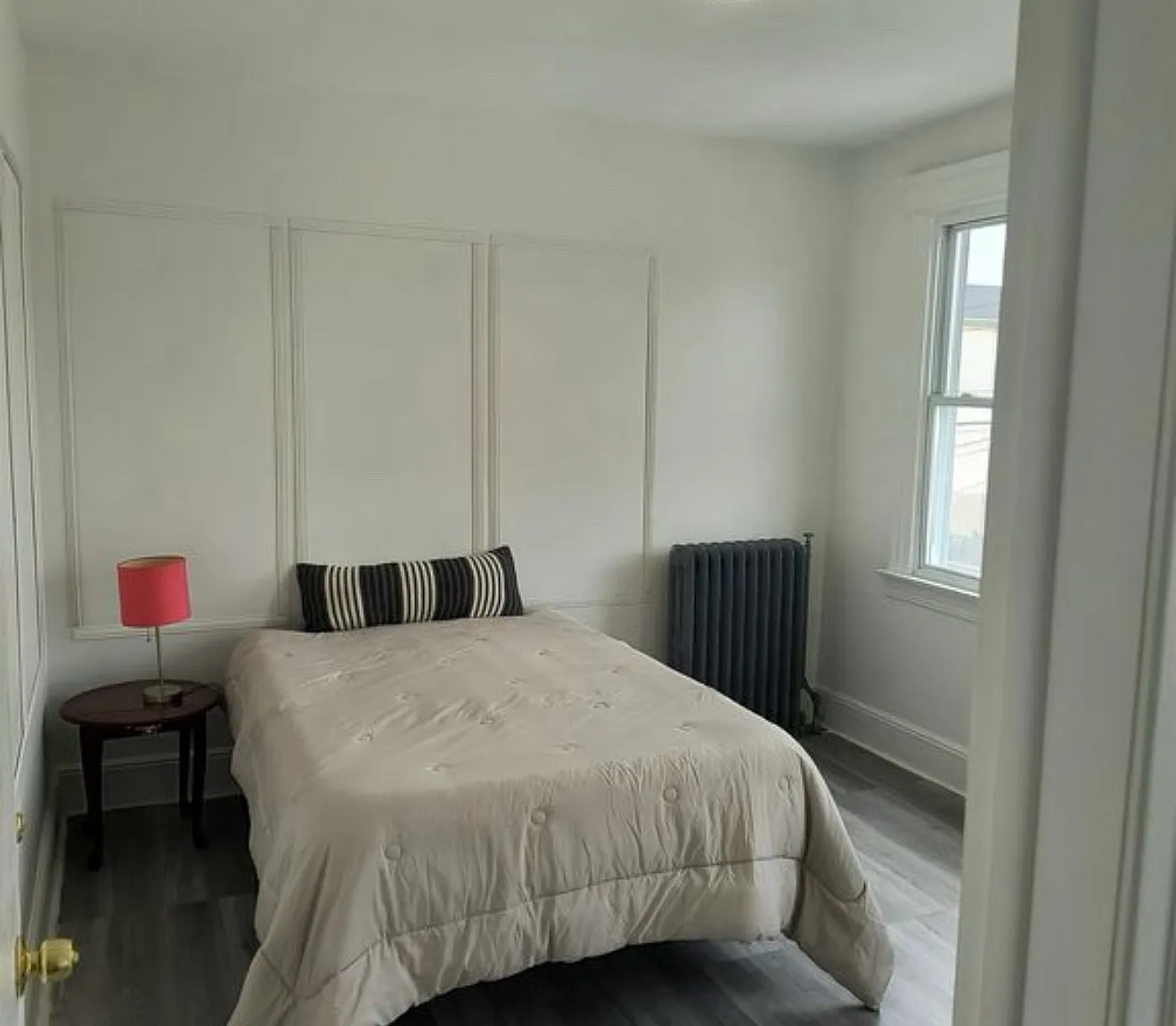 3 bed, 900 sqft, $2,300 — Photo 1
