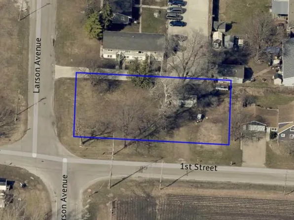 104 Larson Ave, Story City, IA 50248
