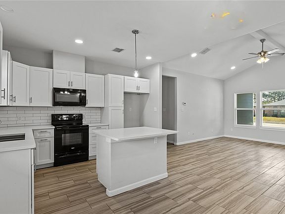 3rd image of 930 Redwood Ave