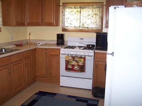 4th image of 105 Cedar St